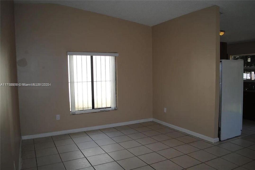 For Rent: $2,600 (2 beds, 2 baths, 964 Square Feet)