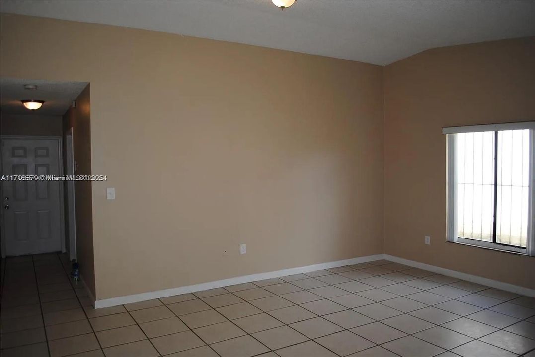 For Rent: $2,600 (2 beds, 2 baths, 964 Square Feet)