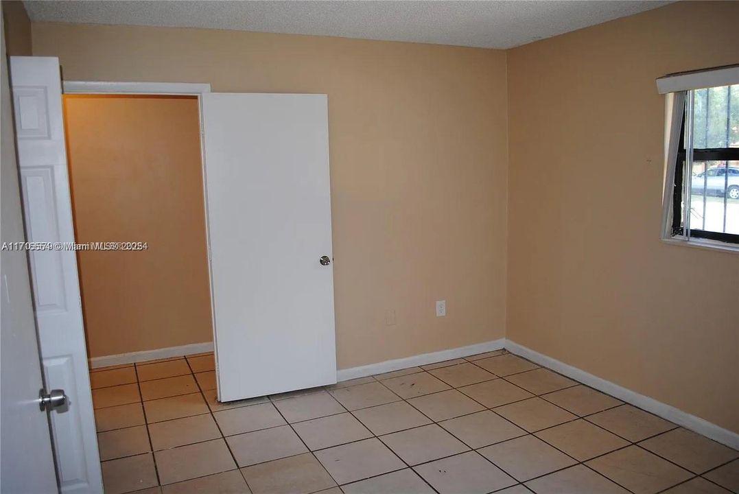 For Rent: $2,600 (2 beds, 2 baths, 964 Square Feet)