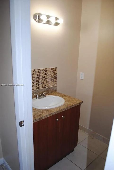 For Rent: $2,600 (2 beds, 2 baths, 964 Square Feet)