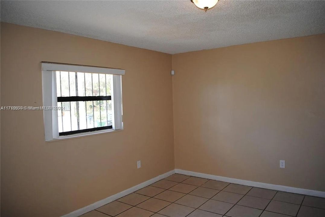 For Rent: $2,600 (2 beds, 2 baths, 964 Square Feet)