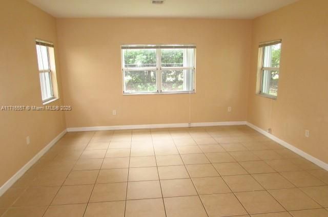 For Rent: $3,900 (5 beds, 2 baths, 2693 Square Feet)