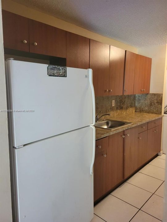 For Rent: $2,800 (3 beds, 2 baths, 1140 Square Feet)