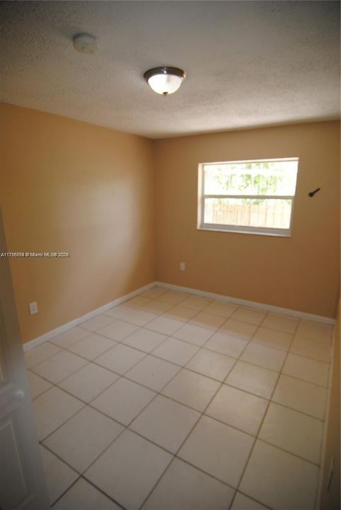 For Rent: $2,800 (3 beds, 2 baths, 1140 Square Feet)