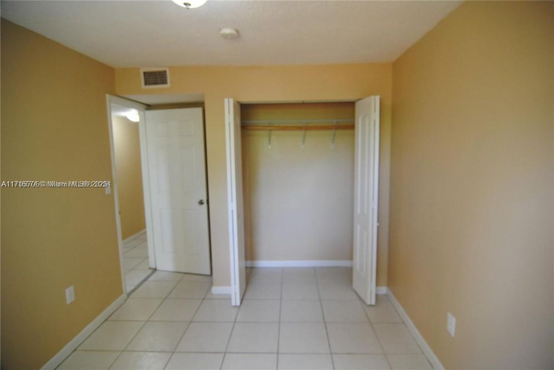 For Rent: $2,800 (3 beds, 2 baths, 1140 Square Feet)