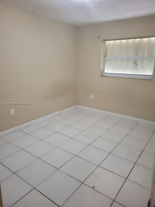 For Rent: $2,800 (3 beds, 2 baths, 1140 Square Feet)