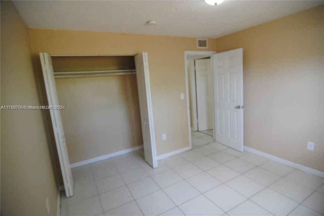 For Rent: $2,800 (3 beds, 2 baths, 1140 Square Feet)