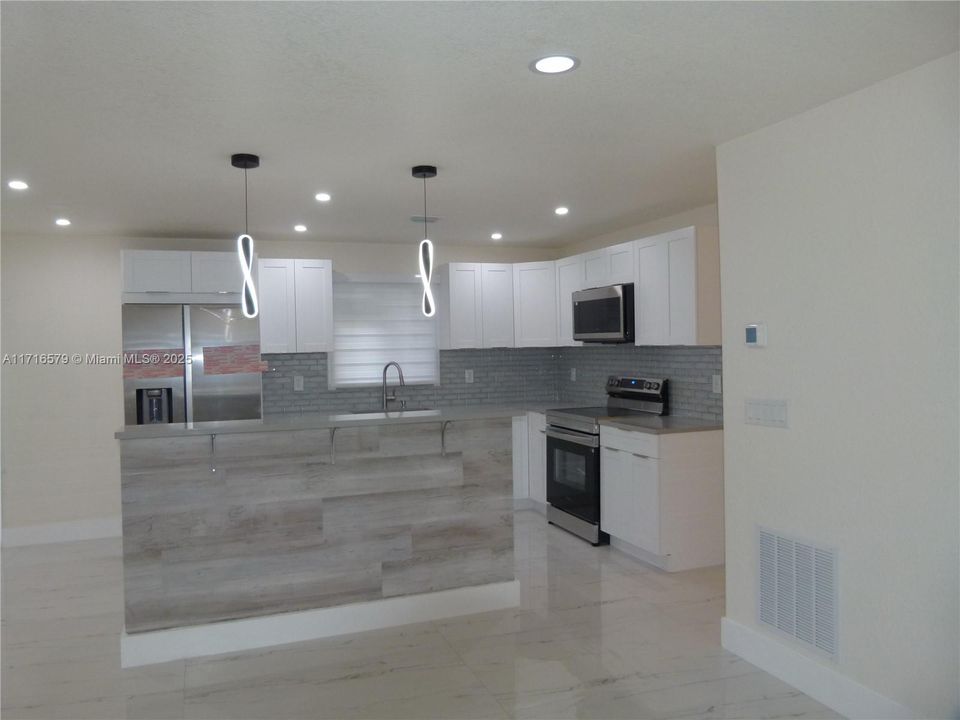 For Sale: $349,000 (3 beds, 2 baths, 1338 Square Feet)