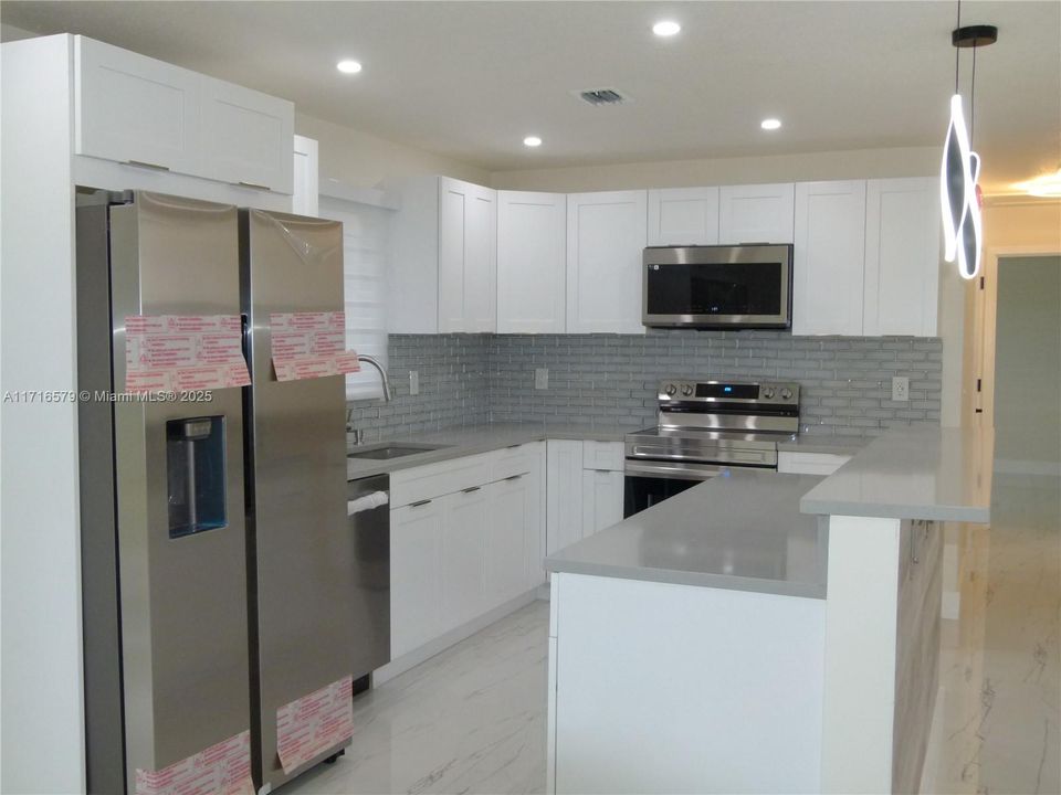 For Sale: $349,000 (3 beds, 2 baths, 1338 Square Feet)