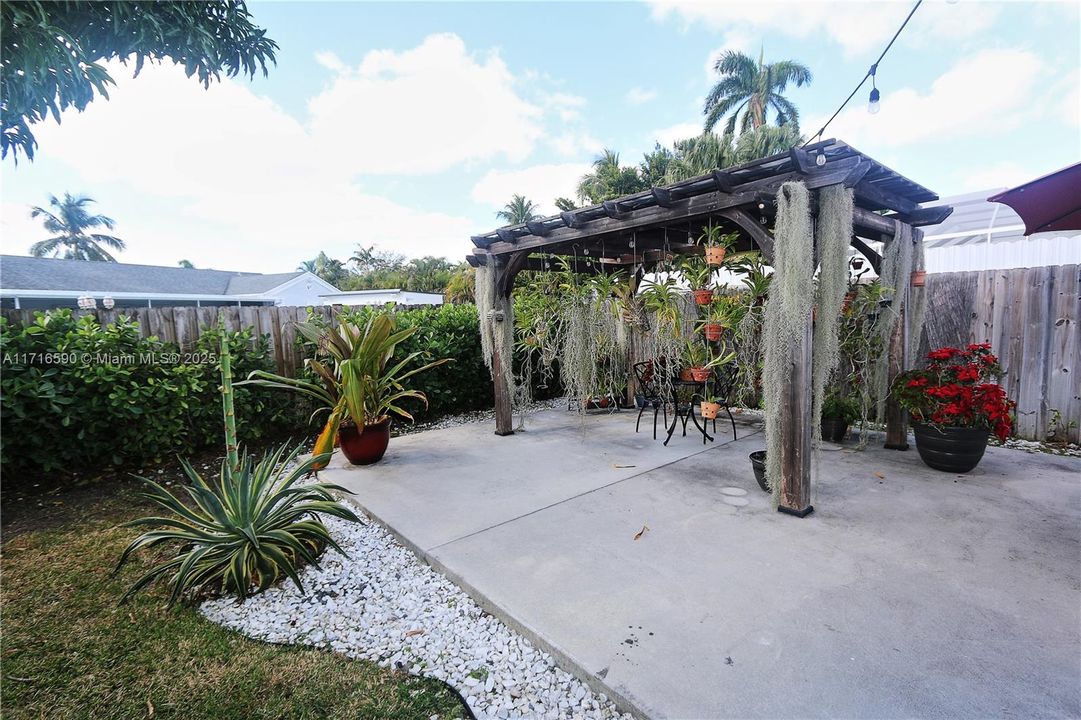 For Sale: $949,900 (4 beds, 2 baths, 2569 Square Feet)