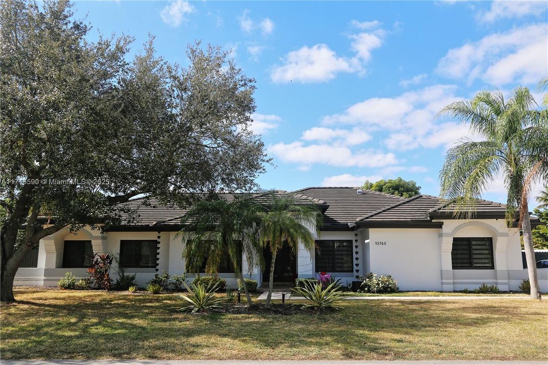 For Sale: $949,900 (4 beds, 2 baths, 2569 Square Feet)