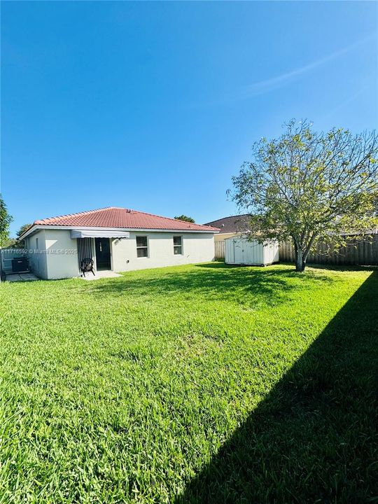 For Sale: $529,900 (3 beds, 2 baths, 1424 Square Feet)