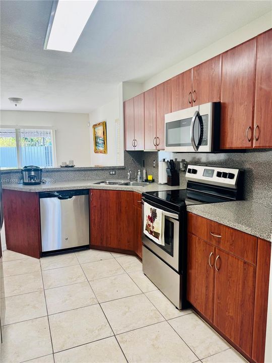 For Sale: $529,900 (3 beds, 2 baths, 1424 Square Feet)