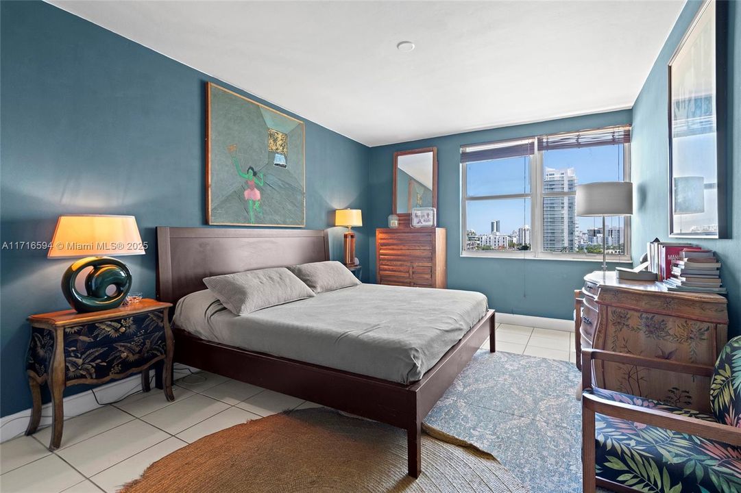 For Sale: $545,000 (1 beds, 1 baths, 858 Square Feet)