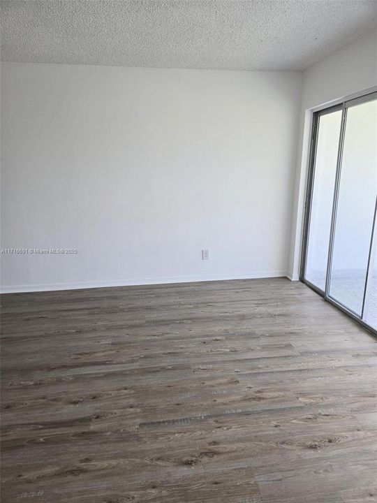 For Rent: $1,700 (2 beds, 2 baths, 880 Square Feet)