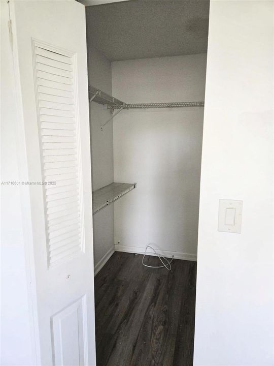 For Rent: $1,700 (2 beds, 2 baths, 880 Square Feet)