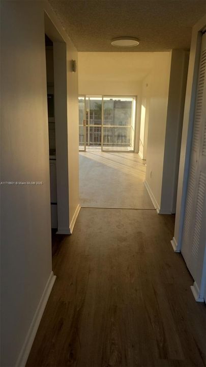 For Rent: $1,700 (2 beds, 2 baths, 880 Square Feet)