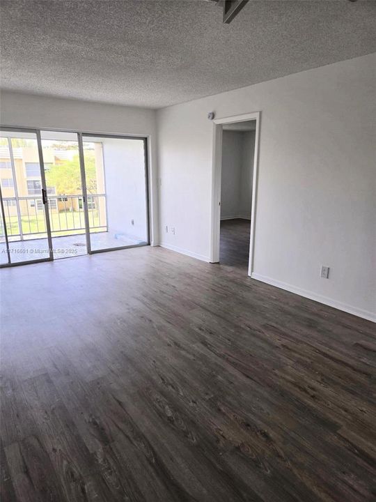 For Rent: $1,700 (2 beds, 2 baths, 880 Square Feet)