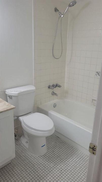 For Rent: $1,700 (2 beds, 2 baths, 880 Square Feet)