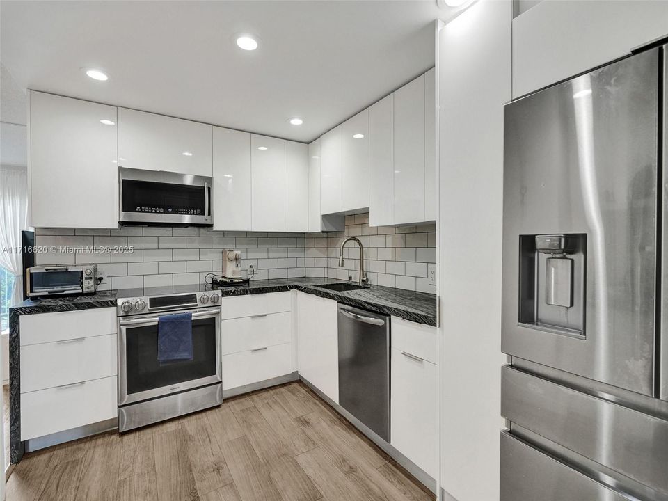 For Sale: $275,000 (2 beds, 2 baths, 1132 Square Feet)