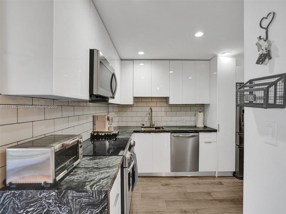 For Sale: $275,000 (2 beds, 2 baths, 1132 Square Feet)