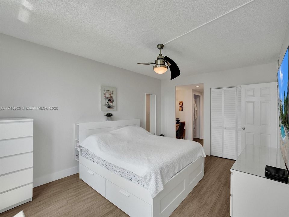 For Sale: $275,000 (2 beds, 2 baths, 1132 Square Feet)