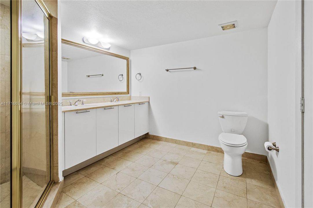 For Sale: $745,000 (2 beds, 2 baths, 1051 Square Feet)