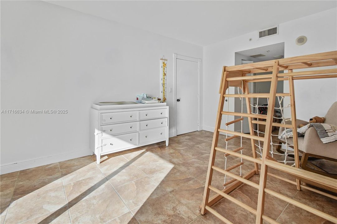 For Sale: $745,000 (2 beds, 2 baths, 1051 Square Feet)