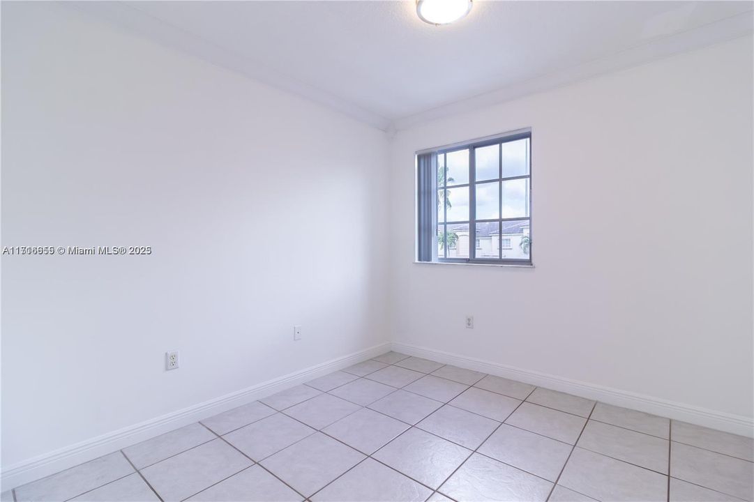 For Rent: $3,200 (3 beds, 2 baths, 1400 Square Feet)