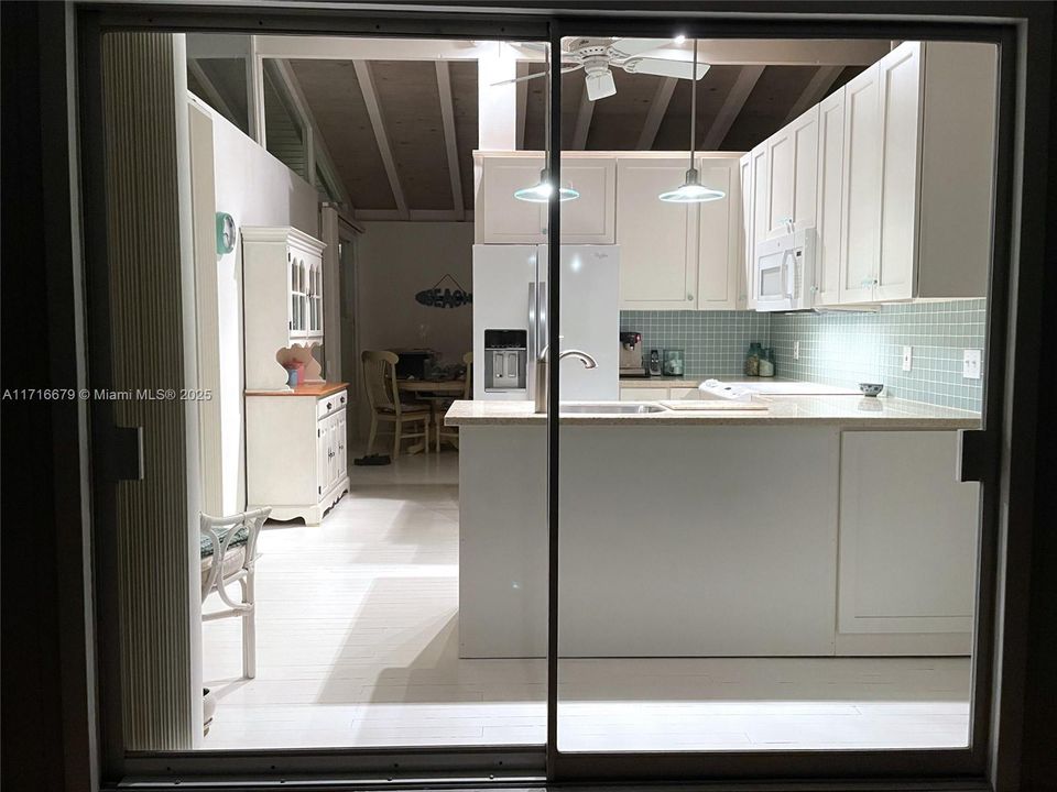 Vendido Recientemente: $599,000 (2 camas, 1 baños, 864 Pies cuadrados)