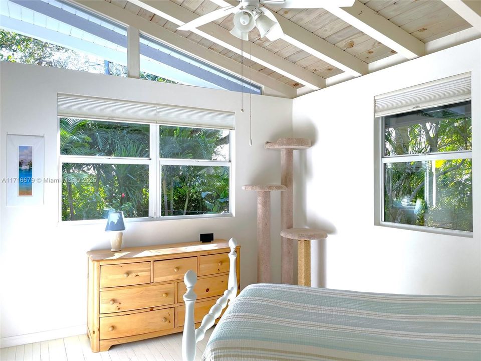 Vendido Recientemente: $599,000 (2 camas, 1 baños, 864 Pies cuadrados)