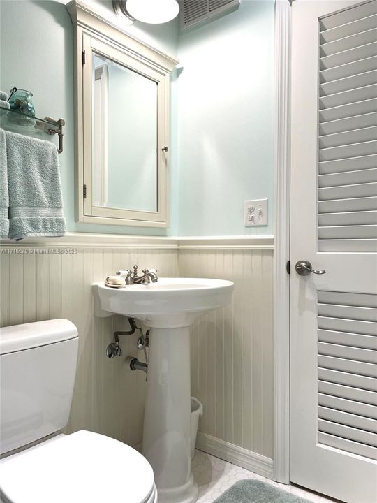 Vendido Recientemente: $599,000 (2 camas, 1 baños, 864 Pies cuadrados)