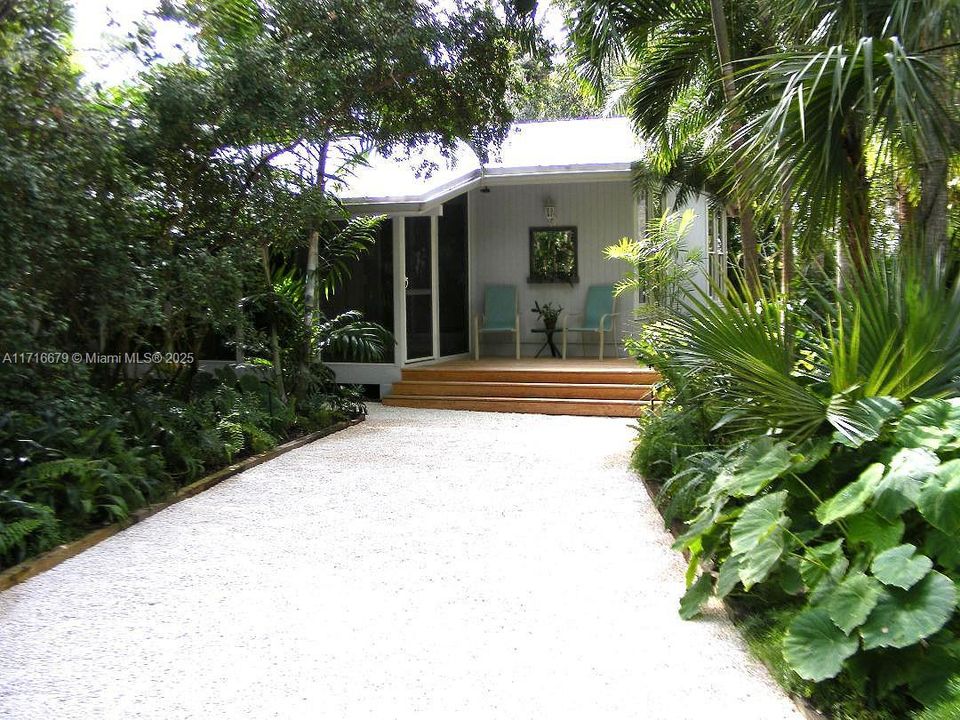 Vendido Recientemente: $599,000 (2 camas, 1 baños, 864 Pies cuadrados)