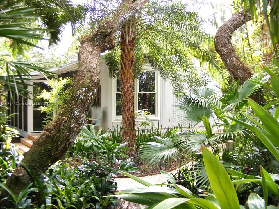 Vendido Recientemente: $599,000 (2 camas, 1 baños, 864 Pies cuadrados)