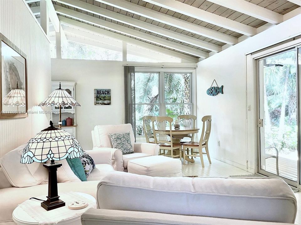 Vendido Recientemente: $599,000 (2 camas, 1 baños, 864 Pies cuadrados)