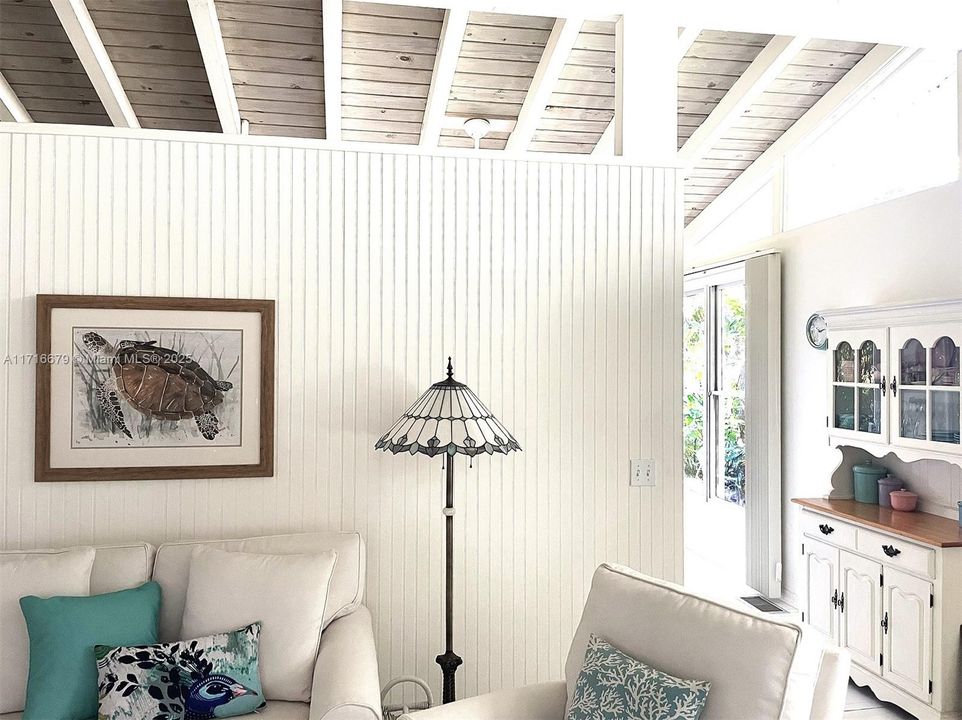 Vendido Recientemente: $599,000 (2 camas, 1 baños, 864 Pies cuadrados)