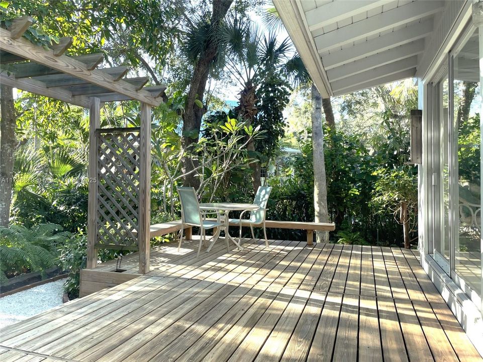 Vendido Recientemente: $599,000 (2 camas, 1 baños, 864 Pies cuadrados)