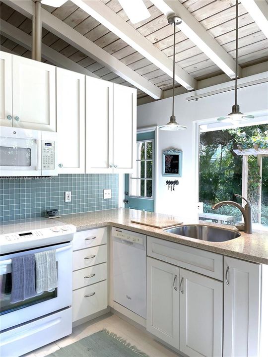 Vendido Recientemente: $599,000 (2 camas, 1 baños, 864 Pies cuadrados)