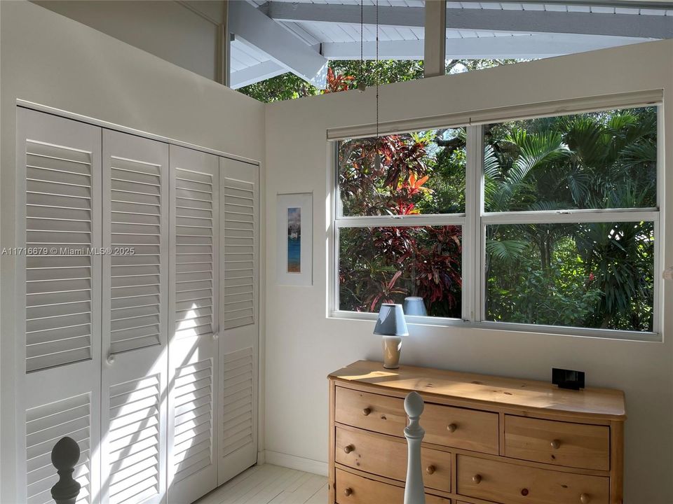 Vendido Recientemente: $599,000 (2 camas, 1 baños, 864 Pies cuadrados)