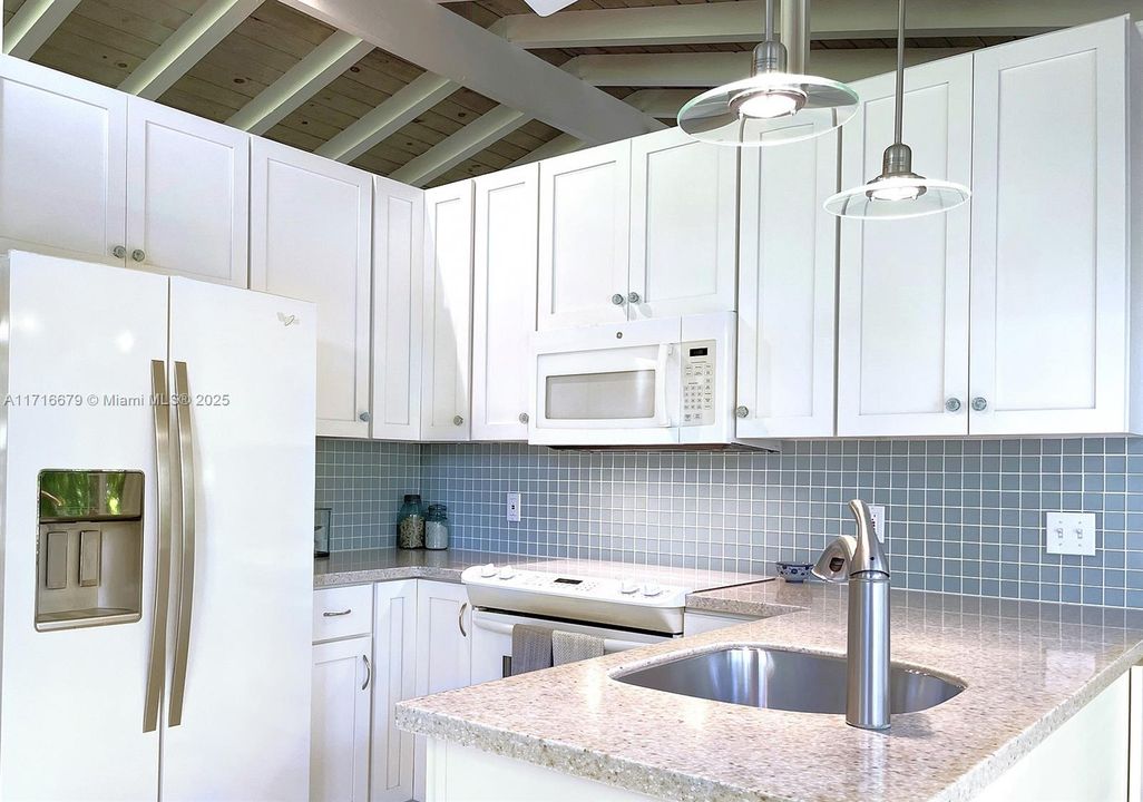 Vendido Recientemente: $599,000 (2 camas, 1 baños, 864 Pies cuadrados)