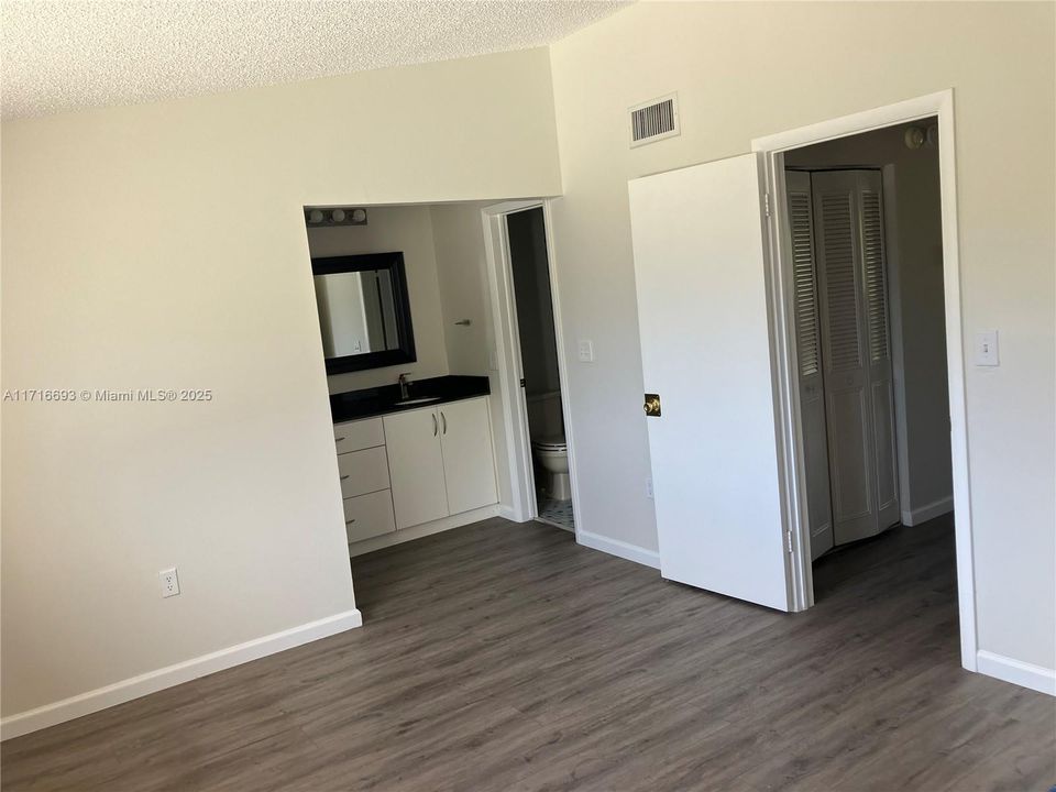 For Rent: $3,200 (3 beds, 2 baths, 1714 Square Feet)