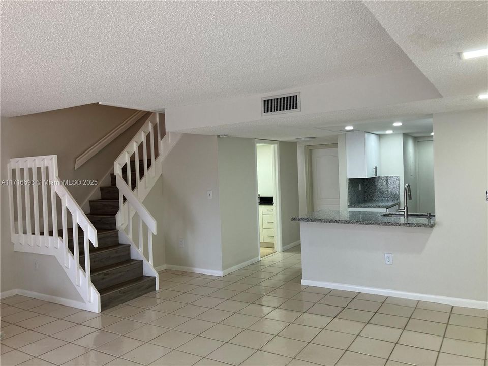 For Rent: $3,200 (3 beds, 2 baths, 1714 Square Feet)