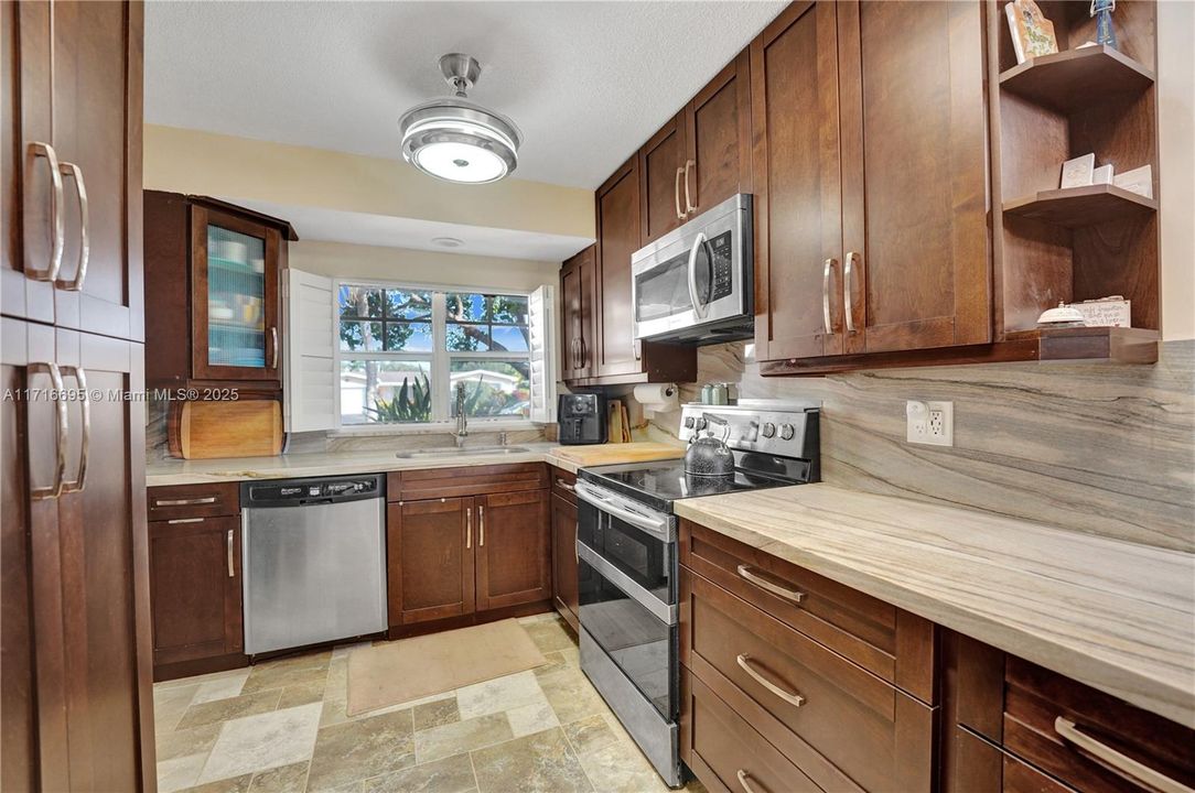 Custom Cabinets, Quartz counrtertops/backsplash