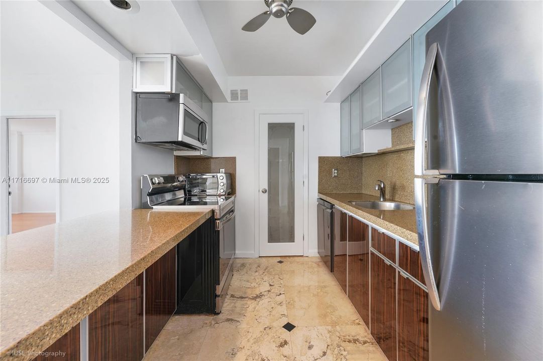 For Rent: $3,000 (2 beds, 2 baths, 1353 Square Feet)