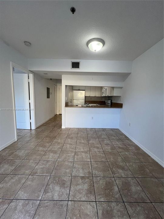 For Rent: $1,780 (1 beds, 1 baths, 650 Square Feet)