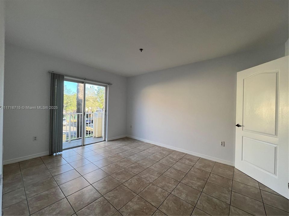 For Rent: $1,780 (1 beds, 1 baths, 650 Square Feet)