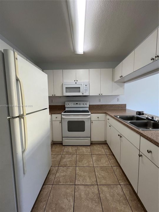 For Rent: $1,780 (1 beds, 1 baths, 650 Square Feet)