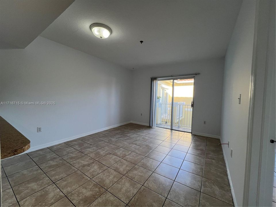 For Rent: $1,780 (1 beds, 1 baths, 650 Square Feet)