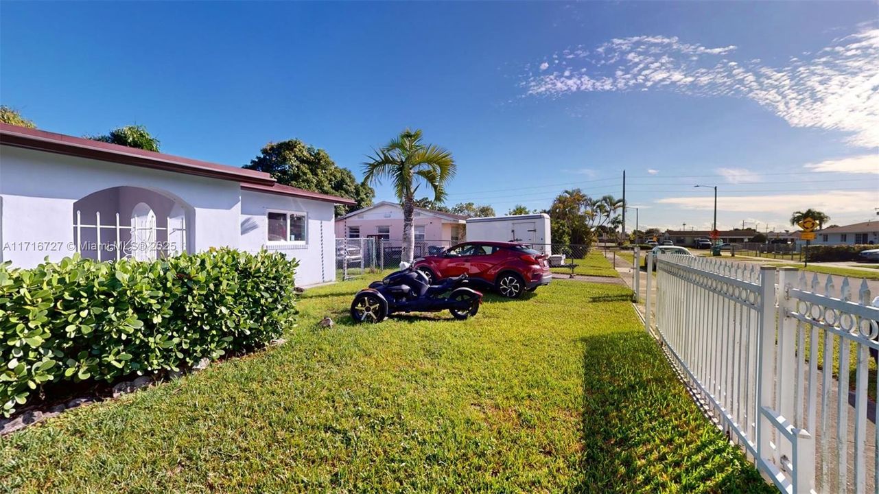 For Sale: $590,000 (4 beds, 2 baths, 1886 Square Feet)