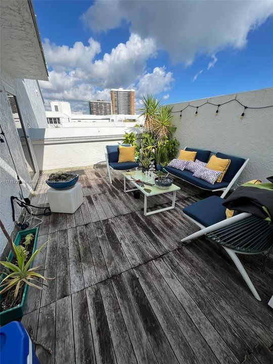 For Sale: $530,000 (2 beds, 2 baths, 1089 Square Feet)